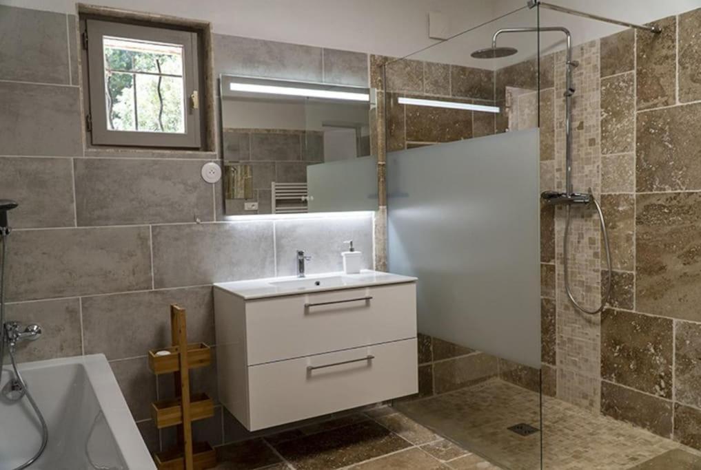 Charmant Rez De Villa Climatise Renove, 90M2 Avec Parking Cassis Bagian luar foto